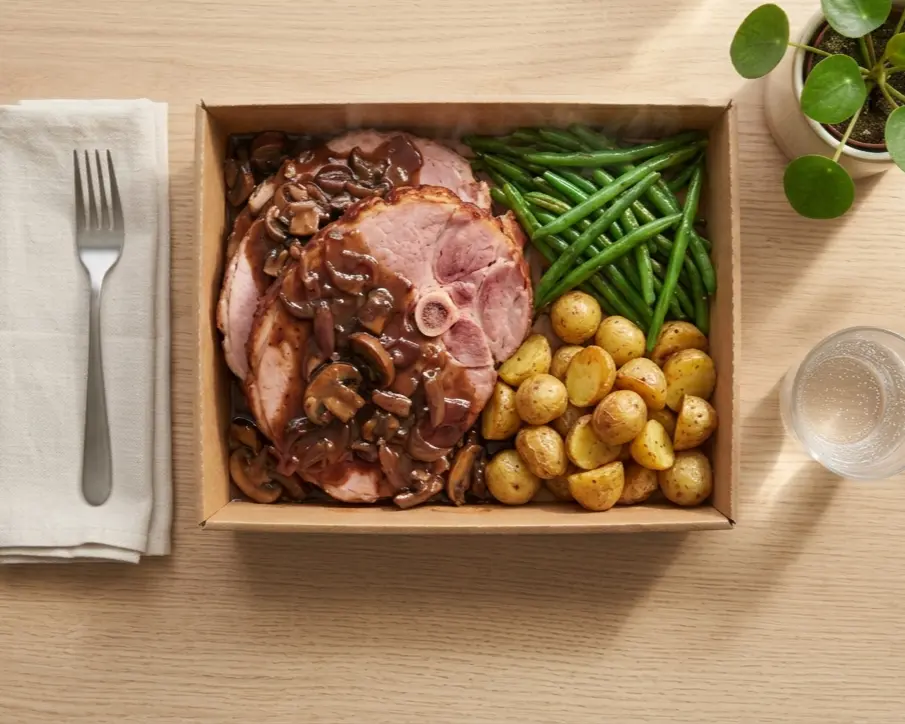 [2277] Jambon à l'os rôti sauce Madère aux champignons, poêlée d'haricots verts et pdt grenaille