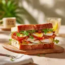 Pique -Mie "Le Club" (pain de mie, poulet, bacon, œuf, salade, tomate, mayonnaise)